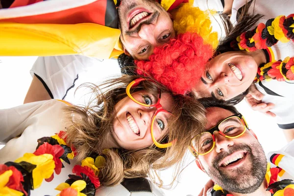 Grupo Entusiastas Fãs Futebol Esportivo Alemão Celebrando Vitória — Fotografia de Stock