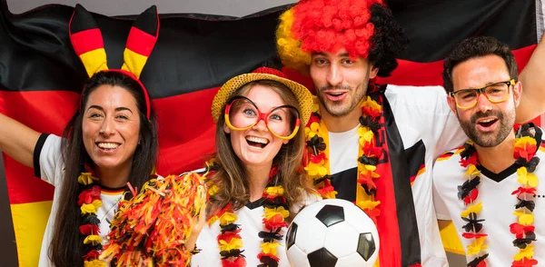 Gruppo Appassionati Calcio Sportivo Tedesco Che Festeggiano Vittoria — Foto Stock