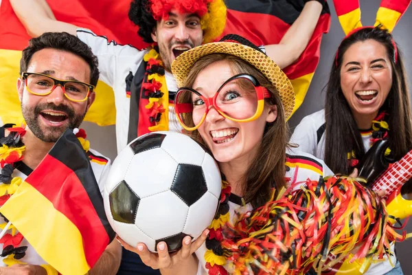 Gruppo Appassionati Calcio Sportivo Tedesco Che Festeggiano Vittoria — Foto Stock