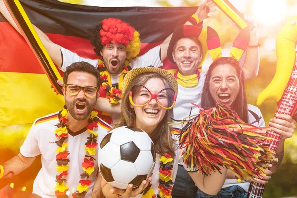 Gruppo Appassionati Calcio Sportivo Tedesco Che Festeggiano Vittoria — Foto Stock