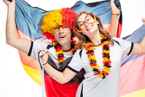 Para Entuzjastycznych Niemieckich Kibiców Piłki Nożnej Świętujących Zwycięstwo Białym Tle — Zdjęcie stockowe