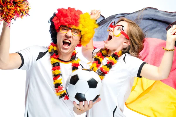 Para Entuzjastycznych Niemieckich Kibiców Piłki Nożnej Świętujących Zwycięstwo Białym Tle — Zdjęcie stockowe