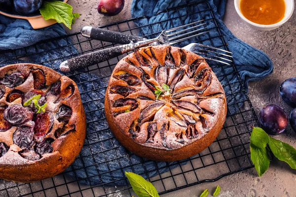 Deliciosas Tortas Frutas Doces Caseiras Com Ameixas — Fotografia de Stock