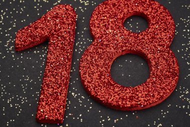 On sekiz kırmızı renk siyah bir arka plan üzerinde numara. Yıldönümü