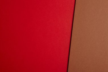 Renkli kartonlar arka planda kırmızı kahverengi tonu. Kopya alanı