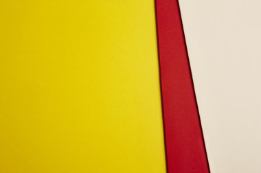 Renkli kartonlar arka planda sarı kırmızı bej sesi. Kopya spa