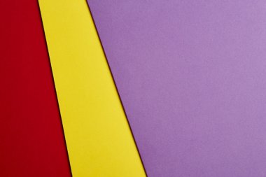 Renkli kartonlar arka planda mor sarı kırmızı sesi. SP kopyalama