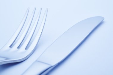 Bıçak ve çatal ayrıntılı olarak mavi tonu. Çatal bıçak takımı