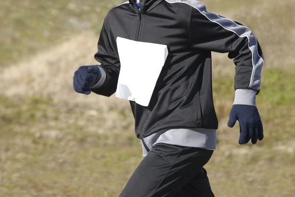 Mannelijke atletische loper op een langlauf-race. Openlucht circuit — Stockfoto