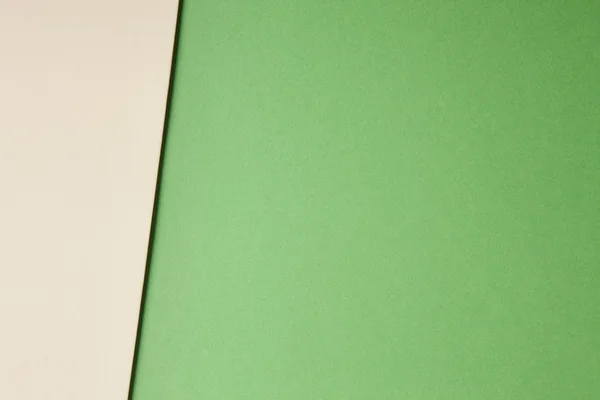 彩色的硬纸板背景在绿色米色基调。复制空间 — 图库照片