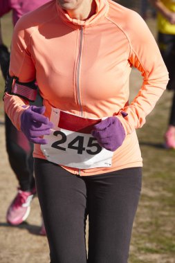 Bir çapraz ülke yarış kadın atletik kaçakçıları. Açık devre