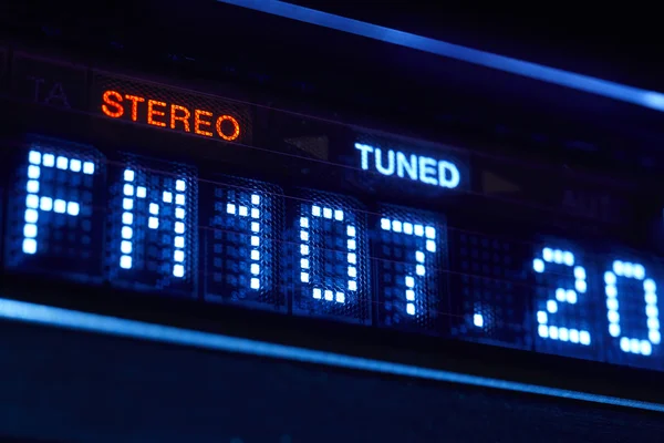 FM tuner rádió kijelző. Sztereó digitális frekvencia állomás hangolva — Stock Fotó