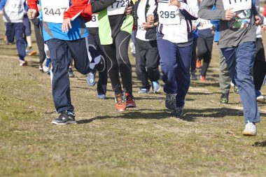 Gençler Atletizm runner çapraz ülke yarış. Açık devre