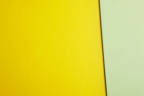 Цветной картонный фон в желтом зеленом тоне. Копирование пространства — стоковое фото