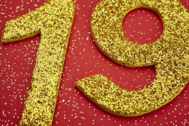 On dokuz sarı renk kırmızı bir arka plan üzerinde numara. Yıldönümü.