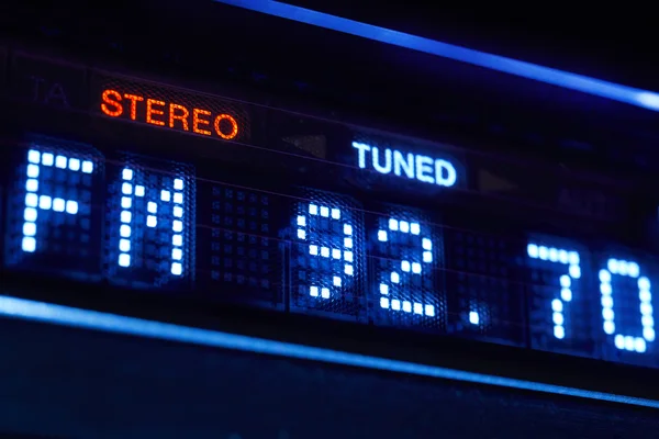 FM-tuner radio display. Stereo digitale frequentie station afgestemd — Stockfoto