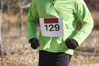 Erkek atletik runner çapraz ülke yarış. Açık devre.