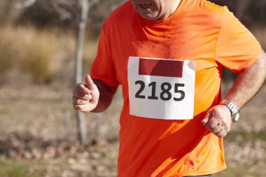 Üst düzey atletik runner çapraz ülke yarış. Açık devre.