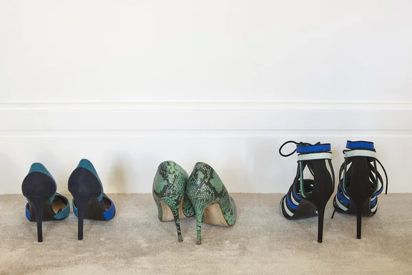 Woman high-healed shoes on a carpet. Copy space — Stock Photo, Image