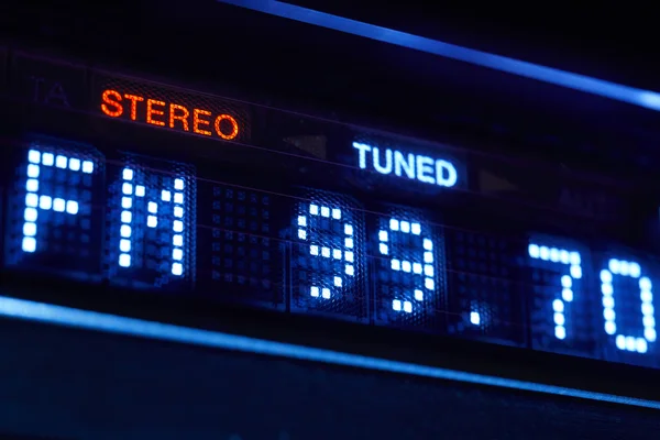 FM tuner radyo görüntü. Ayarlı stereo dijital frekans istasyonu. — Stok fotoğraf
