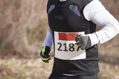 Erkek atletik runner çapraz ülke yarış. Açık devre