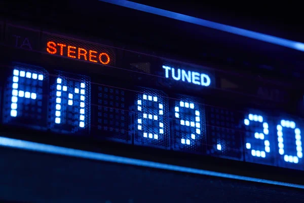 Οθόνη ραδιοφωνικό δέκτη FM. Στερεοφωνικό ψηφιακή συχνότητα σταθμό συντονισμένοι — Φωτογραφία Αρχείου