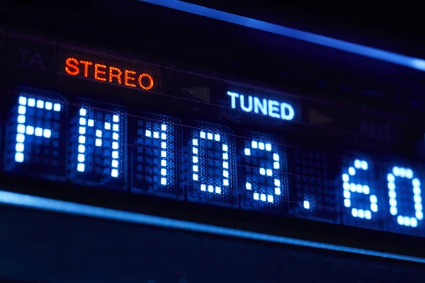 Display radio sintonizzatore FM. Stazione di frequenza digitale stereo sintonizzata — Foto Stock