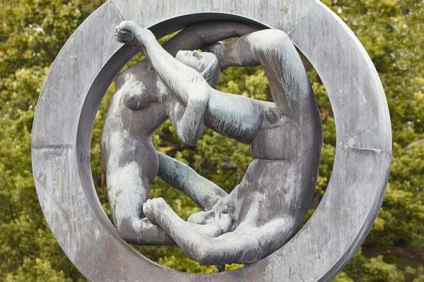 Norway, Oslo. Vigeland park sculpture woman and man. Travel tour — Stock Photo, Image