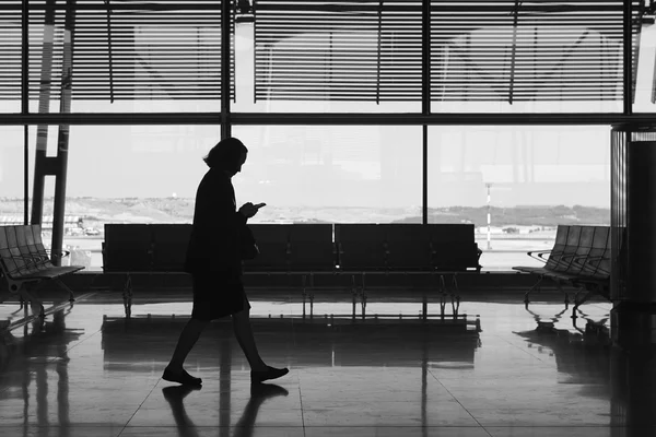 Airport indoor with people. Travel tourism background — Stock Photo, Image