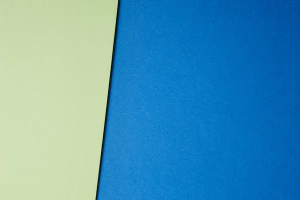 彩色的硬纸板背景在绿色的蓝色色调。复制空间 — 图库照片