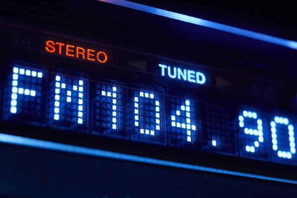 FM-tuner radio display. Stereo digitale frequentie station afgestemd. — Stockfoto