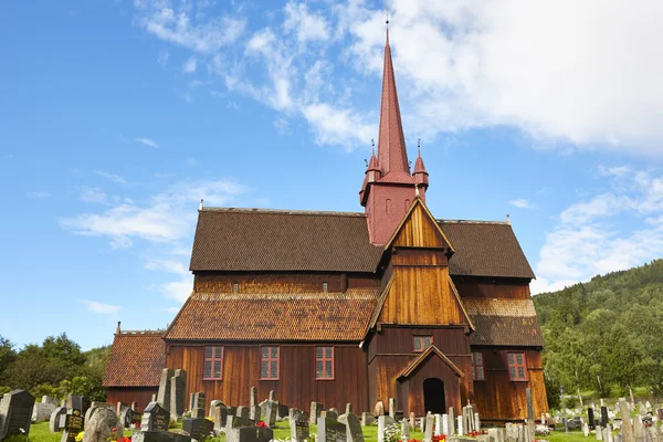Traditionele middeleeuwse Noorse staafkerk. Ringebu: stavkyrkje. — Stockfoto