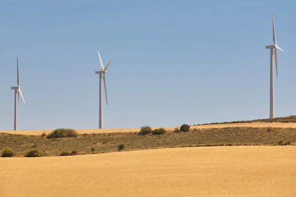 Wind turbines in the countryside. Clean alternative renewable en — Stock Photo, Image