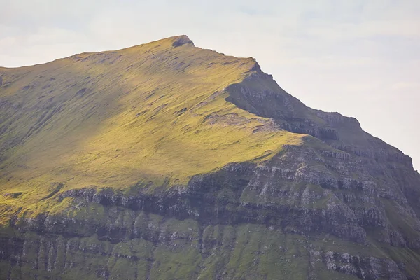 Pittoresco Paesaggio Montagna Verde Nelle Isole Faroe Scogliere Sudoroy — Foto Stock