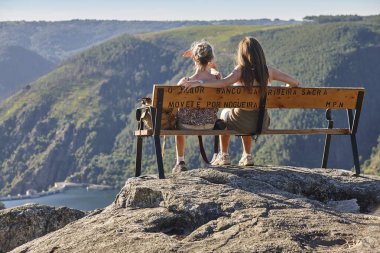 Ribeira Sacra rotası. Sil Nehri Kanyonu 'na bakış açısı. İspanya