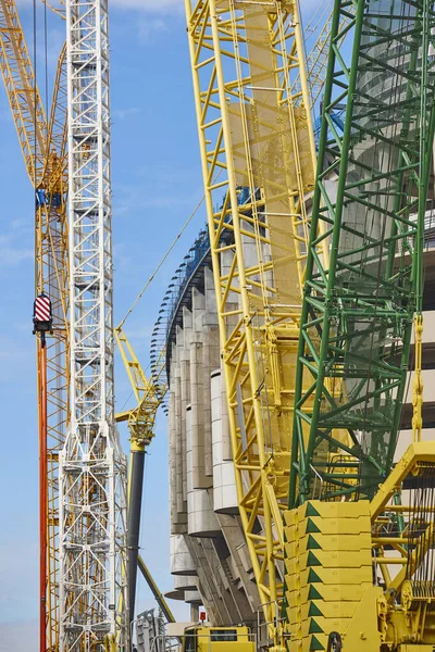 Grúas Telescópicas Bajo Cielo Azul Industria Construcción —  Fotos de Stock