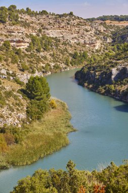 Jucar Nehri Kanyonu manzarası. Alarm. Castilla La Mancha, Cuenca. İspanya
