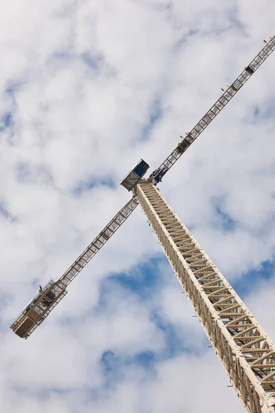 Grúa Telescópica Bajo Cielo Blanco Industria Construcción — Foto de Stock