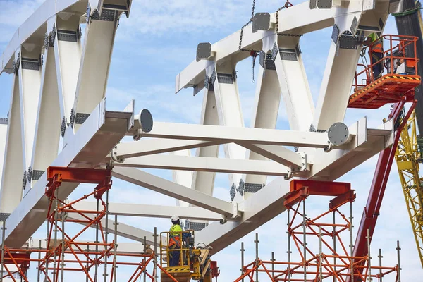 Arbeiter Auf Einer Baustelle Ingenieurwesen Und Architektonische Infrastruktur Arbeitsplatz — Stockfoto