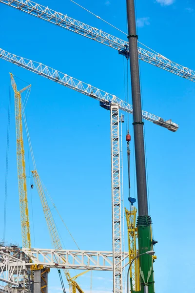 Gru Telescopiche Sotto Cielo Blu Industria Edile — Foto Stock