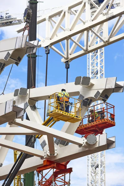 Arbeiter Auf Einer Baustelle Ingenieurwesen Und Architektonische Infrastruktur Arbeitsplatz — Stockfoto