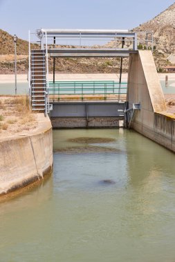 İspanya 'da taşkın kapağı ve nehir saptırma. Tajo-Segura, Murcia. İspanya