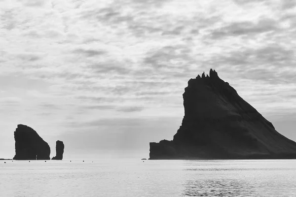 Färöer Inseln Klippen Auf Dem Atlantik Bei Sonnenuntergang Atemberaubende Aussicht — Stockfoto