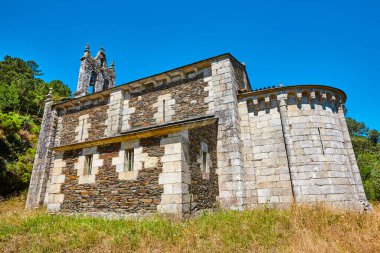 İspanya 'daki Roma kilisesi. San Xoan da Cova. Ribeira sacra 
