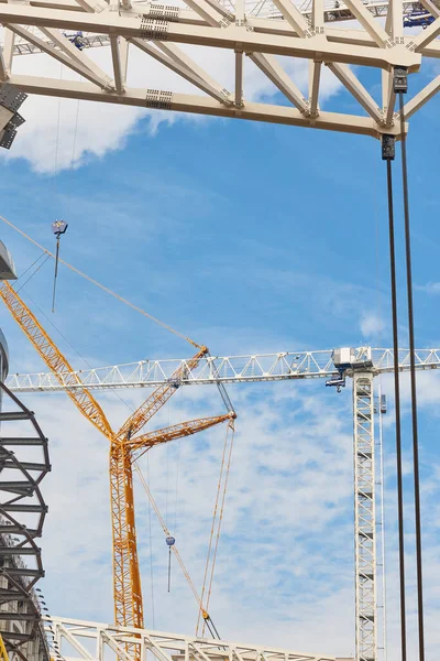 Mehrere Kräne Auf Dem Betriebsgelände Bauindustrie — Stockfoto