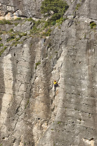 Scalatore Una Parete Granito Sport Estremi Attività All Aperto Montagna — Foto Stock