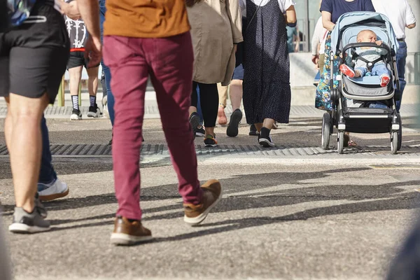 People Crossing Street Walking City Pedestrian — Stock Photo, Image