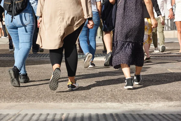 People Crossing Street Walking City Pedestrian — Stock Photo, Image