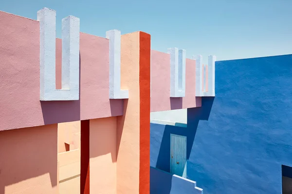 Geometric Colored Building Design Red Wall Manzanera Calpe Spain — Stock Photo, Image