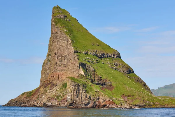 Faeröer Eilanden Groene Kustlijn Landschap Vagar Eiland Zeegezicht — Stockfoto